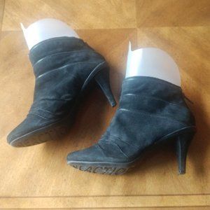 4 for $10 KENNETH COLE SUEDE HEEL BOOTIES SZ 9